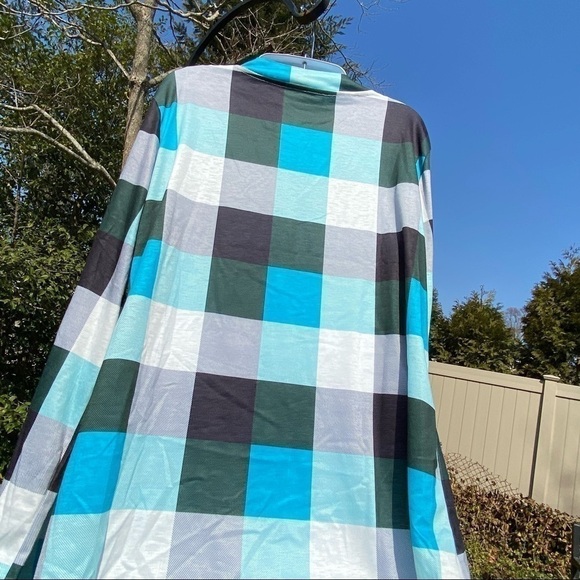 GREAT plaid in forest green, turquoise and white. Flows away from body. Casual - Picture 2 of 4